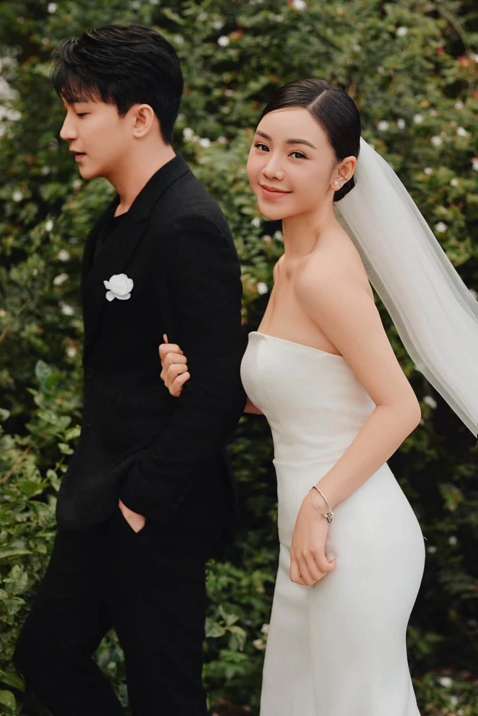 Quỳnh Kool lại bùng nổ khi làm cô dâu: Hơn 10 năm vào showbiz, đẹp theo cách phá vỡ “chuẩn gầy” Quỳnh Kool lại bùng nổ khi làm cô dâu: Hơn 10 năm vào showbiz, đẹp theo cách phá vỡ “chuẩn gầy”