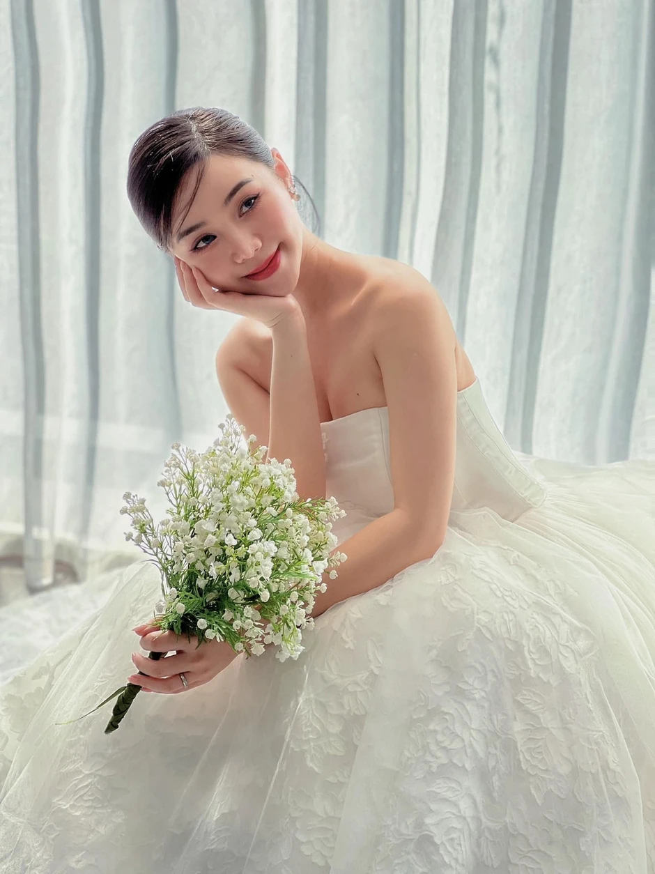 Quỳnh Kool lại bùng nổ khi làm cô dâu: Hơn 10 năm vào showbiz, đẹp theo cách phá vỡ “chuẩn gầy” Quỳnh Kool lại bùng nổ khi làm cô dâu: Hơn 10 năm vào showbiz, đẹp theo cách phá vỡ “chuẩn gầy”