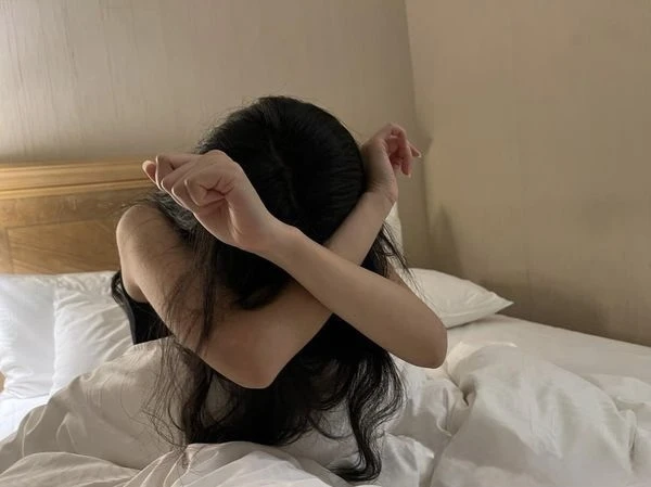 Rúng động hình ảnh nhạy cảm của cặp đôi trẻ trong 9 chiếc điện thoại, sự biến thái và băng hoại đạo đức đến từ người thân Rúng động hình ảnh nhạy cảm của cặp đôi trẻ trong 9 chiếc điện thoại, sự biến thái và băng hoại đạo đức đến từ người thân