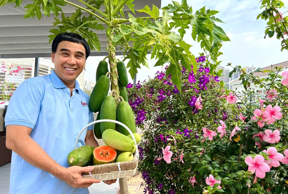 Sao Vbiz đợi đến 3h sáng để xin cháo thừa nay ở biệt thự triệu đô, gây tranh cãi khi chi 8 tỷ đồng mua 1 thứ cho con gái Sao Vbiz đợi đến 3h sáng để xin cháo thừa nay ở biệt thự triệu đô, gây tranh cãi khi chi 8 tỷ đồng mua 1 thứ cho con gái