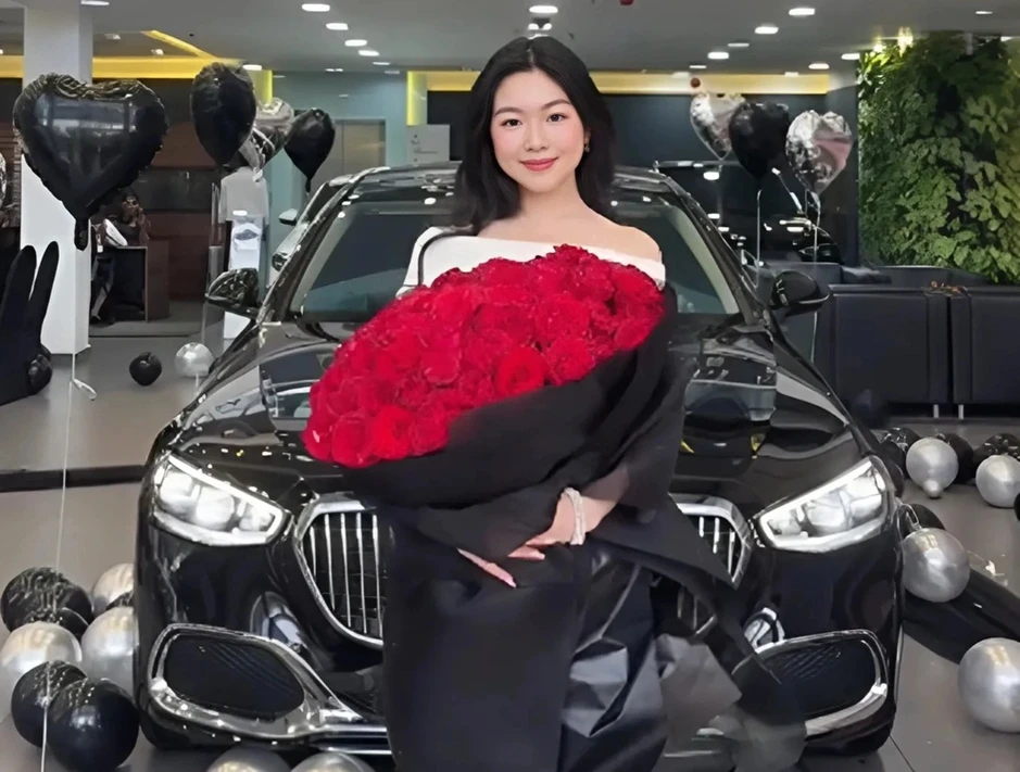 Sao Vbiz đợi đến 3h sáng để xin cháo thừa nay ở biệt thự triệu đô, gây tranh cãi khi chi 8 tỷ đồng mua 1 thứ cho con gái Sao Vbiz đợi đến 3h sáng để xin cháo thừa nay ở biệt thự triệu đô, gây tranh cãi khi chi 8 tỷ đồng mua 1 thứ cho con gái