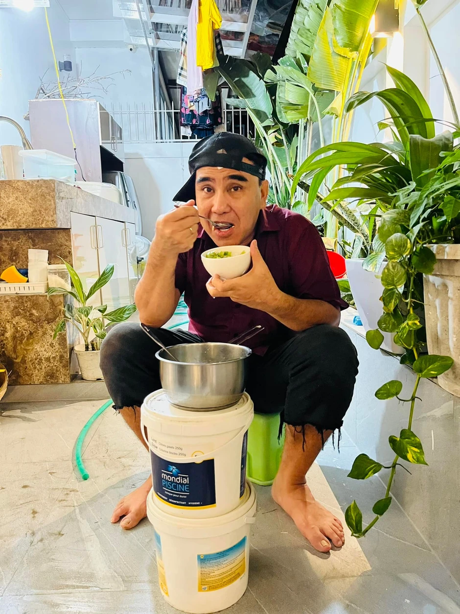 Sao Vbiz đợi đến 3h sáng để xin cháo thừa nay ở biệt thự triệu đô, gây tranh cãi khi chi 8 tỷ đồng mua 1 thứ cho con gái Sao Vbiz đợi đến 3h sáng để xin cháo thừa nay ở biệt thự triệu đô, gây tranh cãi khi chi 8 tỷ đồng mua 1 thứ cho con gái