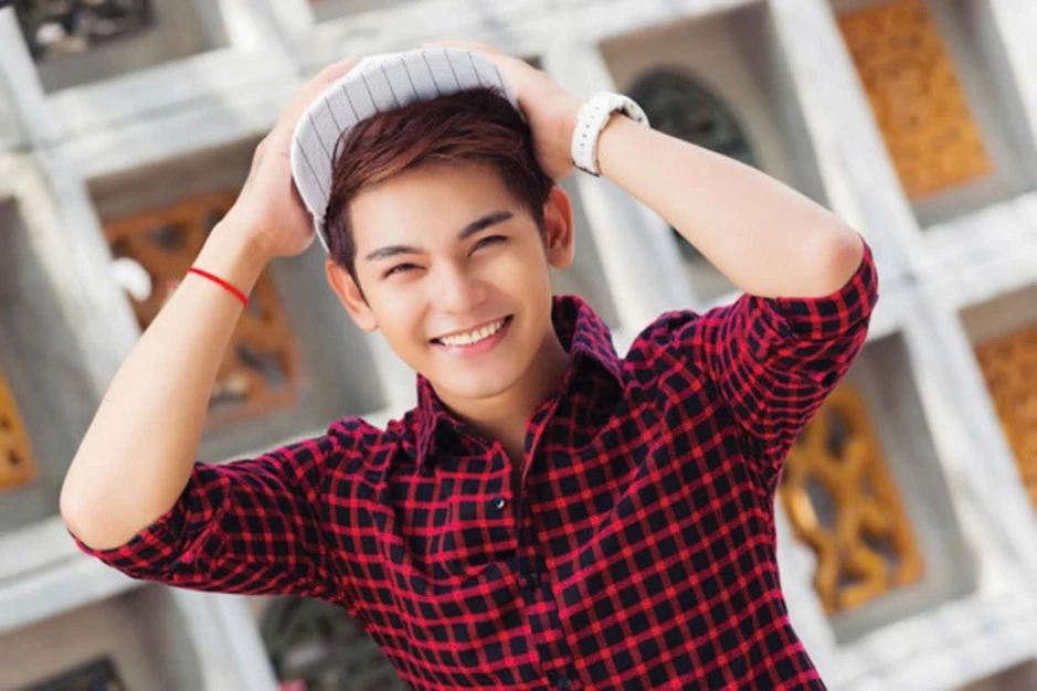 Sơn Ngọc Minh từng bị chẩn đoán mắc ung thư, mông lung khi chỉ có 25.000 trong túi Sơn Ngọc Minh từng bị chẩn đoán mắc ung thư, mông lung khi chỉ có 25.000 trong túi