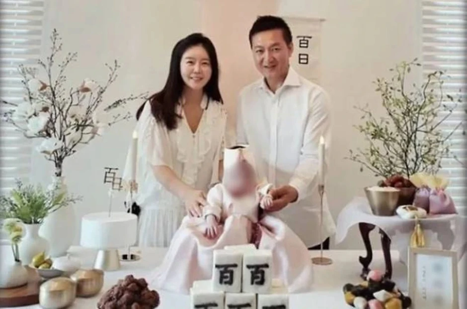 Tang lễ diễn viên đột tử bỏ lại con thơ 3 tuổi: Vợ suy sụp không ăn uống, dàn sao gửi vòng hoa chia buồn