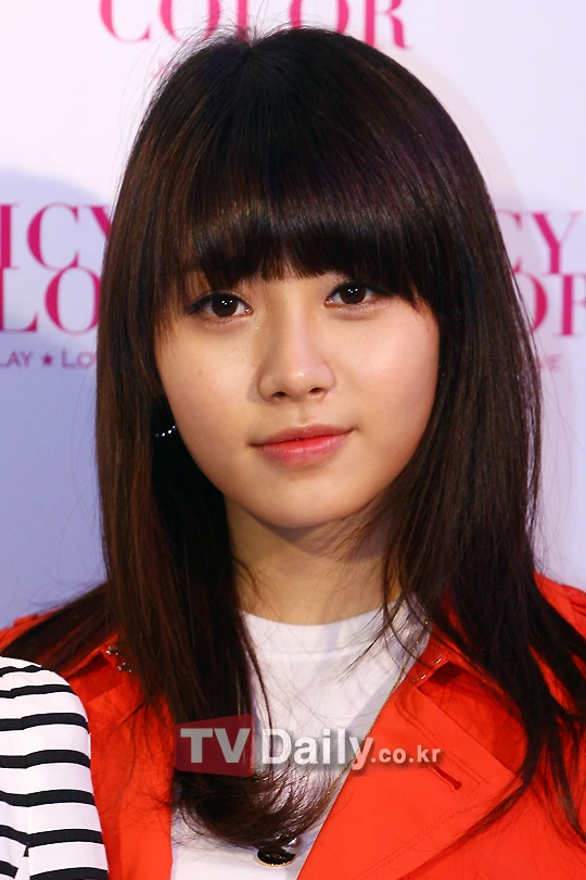 Thấy Suzy - Jiyeon (T-ara) ở cùng 1 chỗ, “thánh body” showbiz vội lao vào buồng kín khóc tu tu 1 mình Thấy Suzy - Jiyeon (T-ara) ở cùng 1 chỗ, “thánh body” showbiz vội lao vào buồng kín khóc tu tu 1 mình