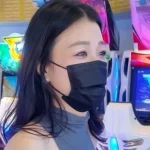 Ăn mặc phản cảm ngay giữa TTTM, cô gái khiến người xem "đứng hình" trước sự vô tư kenhtingame com thumb an mac phan cam ngay giua tttm co gai khien nguoi xem quot dung hinh quot truoc su vo tu f6bc1780222262363 940w