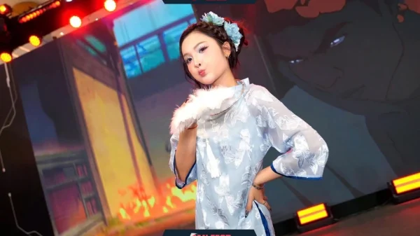 Bất ngờ gặp lại nữ MC có "nụ hôn viral" tại Fan Fest VALORANT kenhtingame com thumb bat ngo gap lai nu mc co quot nu hon viral quot tai fan fest valorant 65dc1779135585408 940w