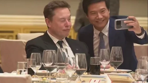 Bức ảnh của Elon Musk và CEO Xiaomi kenhtingame com thumb buc anh cua elon musk va ceo xiaomi 1d411778798219452 940w