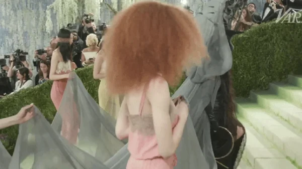 Cả Met Gala phải dạt ra vì "chị đại" này: Mang 7 mỹ nữ đi quét sạch thảm xanh, đến dàn sao ưa chặt chém nhất cũng không đọ lại kenhtingame com thumb ca met gala phai dat ra vi quot chi dai quot nay mang 7 m nu di quet sach tham xanh den dan sao ua chat chem nhat cung khong do lai 65e71777989774659 940w