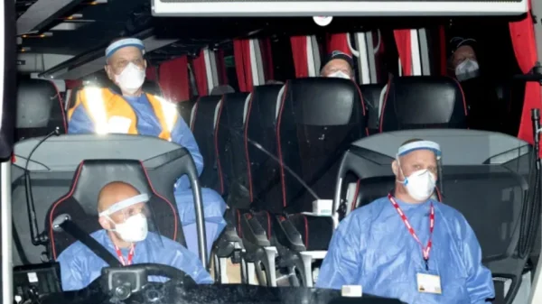 Cận cảnh hình ảnh "giải cứu" hành khách từ du thuyền bùng phát virus Hanta: Công tác bảo hộ nghiêm ngặt, phải cách ly 45 ngày kenhtingame com thumb can canh hinh anh quot giai cuu quot hanh khach tu du thuyen bung phat virus hanta cong tac bao ho nghiem ngat phai cach ly 45 ngay 4c1a1778518303474 940w