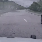 Chạy trốn cảnh sát ở tốc độ 225 km/h, ôtô lật ngửa trên cao tốc kenhtingame com thumb chay tron canh sat o toc do 225 km h oto lat ngua tren cao toc 844f1778516049144 940w