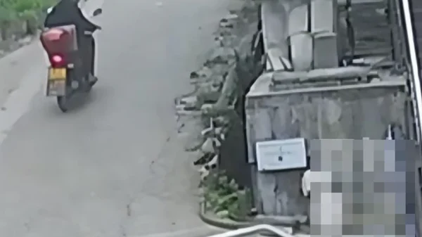 Chi tiết bất thường ở nhà hàng xóm khiến người đàn ông vội gọi cảnh sát: Kịp thời cứu mạng 2 trẻ nhỏ kenhtingame com thumb chi tiet bat thuong o nha hang xom khien nguoi dan ong voi goi canh sat kip thoi cuu mang 2 tre nho 38f51777654022273 940w