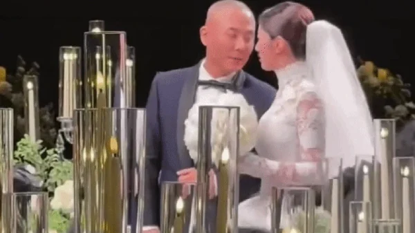 Đang bùng nổ drama tại đám cưới nữ ca sĩ hạng A: Cô dâu bị tố cùng các chị em cô lập triệt để bạn thân xinh nhất hội kenhtingame com thumb dang bung no drama tai dam cuoi nu ca si hang a co dau bi to cung cac chi em co lap triet de ban than xinh nhat hoi 4c511779093978730 940w