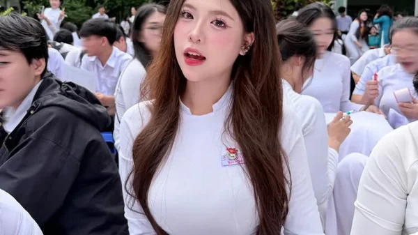 Diện áo dài trắng, nữ sinh hút hơn 300K lượt xem, CĐM phong cho danh hiệu "cả trường crush" kenhtingame com thumb dien ao dai trang nu sinh hut hon 300k luot xem cdm phong cho danh hieu quot ca truong crush quot ce9d1780243066054 940w