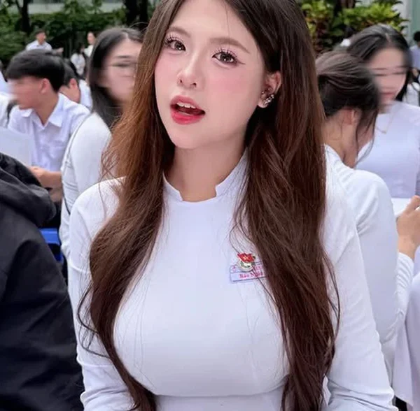 Diện áo dài trắng, nữ sinh hút hơn 300K lượt xem, CĐM phong cho danh hiệu "cả trường crush" kenhtingame com thumb dien ao dai trang nu sinh hut hon 300k luot xem cdm phong cho danh hieu quot ca truong crush quot ce9d1780243066054 940w