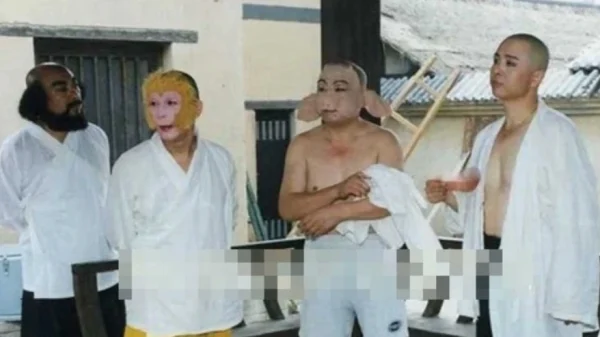 Hậu trường cười ra nước mắt ít được hé lộ của phim Tây Du Ký kenhtingame com thumb hau truong cuoi ra nuoc mat it duoc he lo cua phim tay du ky 09531779441904598 940w