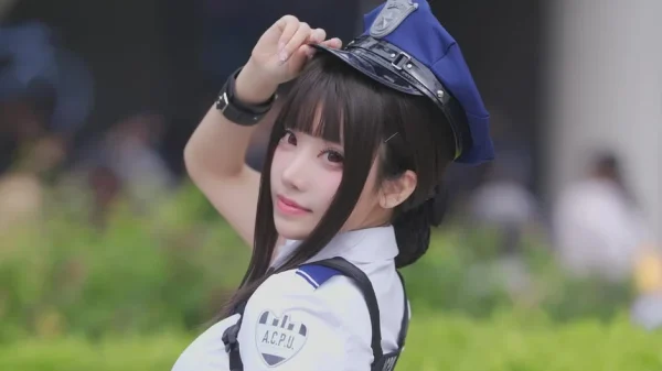 Hóa thân thành nữ cảnh sát, hot coser này khiến anh em game thủ đồng loạt "giơ tay" xin hàng kenhtingame com thumb hoa than thanh nu canh sat hot coser nay khien anh em game thu dong loat quot gio tay quot xin hang c1a11778709932151 940w