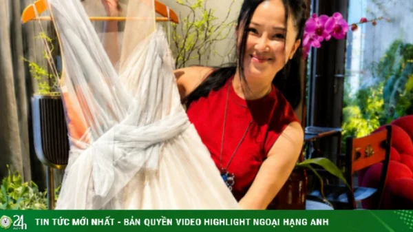 Hồng Nhung đấu giá váy ủng hộ bệnh nhân ung thư vú kenhtingame com thumb hong nhung dau gia vay ung ho benh nhan ung thu vu 85d51779866729524 940w