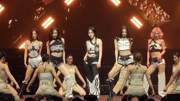ITZY hồi sinh ngoạn mục: Concert gây sốt, album leo top 1 nước ngoài kenhtingame com thumb itzy hoi sinh ngoan muc concert gay sot album leo top 1 nuoc ngoai dbfb1779148579978 940w