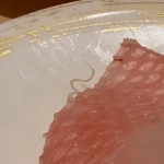 Kinh hoàng cảnh sinh vật lạ "ngọ nguậy" bò ra từ miếng cá sống tại nhà hàng sushi nổi tiếng kenhtingame com thumb kinh hoang canh sinh vat la quot ngo nguay quot bo ra tu mieng ca song tai nha hang sushi noi tieng 116a1778680156130 940w