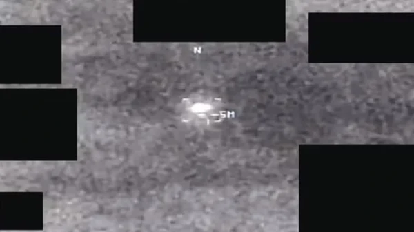 Lầu Năm Góc công bố loạt tài liệu và video mới nhất về UFO kenhtingame com thumb lau nam goc cong bo loat tai lieu va video moi nhat ve ufo 72621779526545554 940w