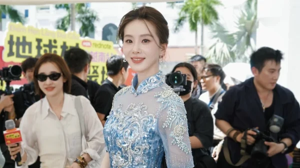 Lưu Thi Thi đang ở Hà Nội, rạng rỡ bất chấp nắng nóng kỷ lục kenhtingame com thumb luu thi thi dang o ha noi rang ro bat chap nang nong ky luc 07fd1779640109491 940w
