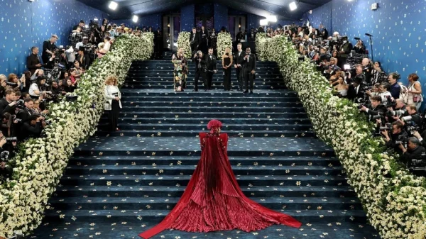Met Gala và 'Nền kinh tế chú ý': Bữa tiệc vài tiếng tạo ra 1,4 tỷ USD giá trị truyền thông, kích hoạt cỗ máy kiếm tiền tỷ USD của giới xa xỉ kenhtingame com thumb met gala va nen kinh te chu y bua tiec vai tieng tao ra 1 4 ty usd gia tri truyen thong kich hoat co may kiem tien ty usd cua gioi xa xi 7b641777997024915 940w