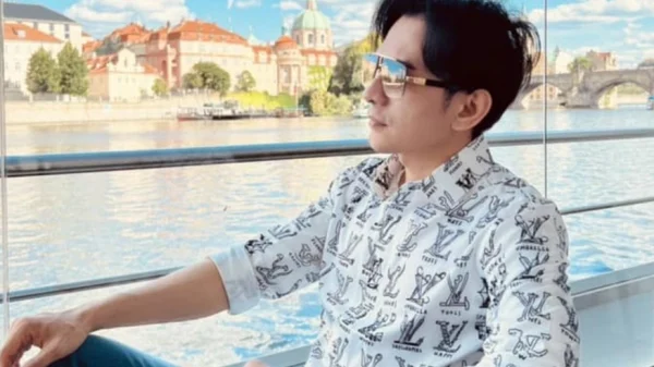 Nam ca sĩ đình đám một thời đi bán cà phê tại đường Đinh Tiên Hoàng, TP.HCM: Khách đến mua không có chỗ đứng kenhtingame com thumb nam ca si dinh dam mot thoi di ban ca phe tai duong dinh tien hoang tphcm khach den mua khong co cho dung 038f1779792194672 940w