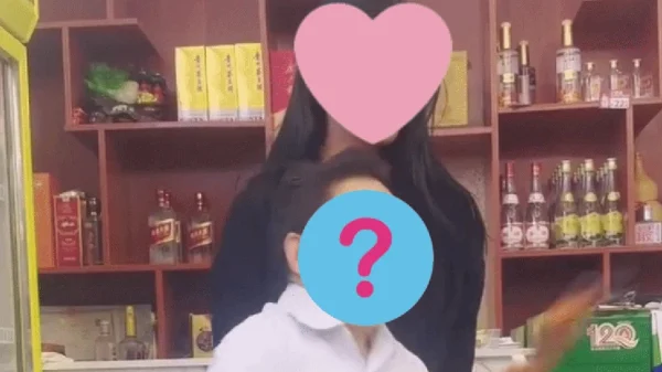 Nam diễn viên lùn nhất showbiz: Chỉ cao 1,28m, ngủ bụi ngoài công viên - gầm cầu vẫn cưới được 4 cô vợ trẻ đẹp kenhtingame com thumb nam dien vien lun nhat showbiz chi cao 1 28m ngu bui ngoai cong vien gam cau van cuoi duoc 4 co vo tre dep 84331779786558924 940w