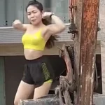 Nhảy aerobic trên máy xúc, cô gái bị cộng đồng mạng mắng xối xả, vì số view mà bất chấp? kenhtingame com thumb nhay aerobic tren may xuc co gai bi cong dong mang mang xoi xa vi so view ma bat chap 93461778402581042 940w