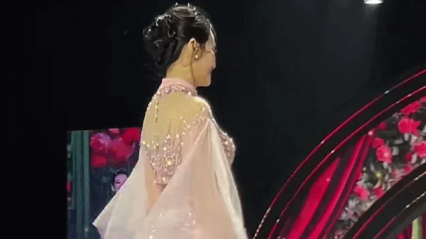 Nữ NSƯT mang bầu 6 tháng vẫn có trai tán, kết hôn 24 năm cả nước không biết mặt chồng kenhtingame com thumb nu nsut mang bau 6 thang van co trai tan ket hon 24 nam ca nuoc khong biet mat chong ce431779352058261 940w