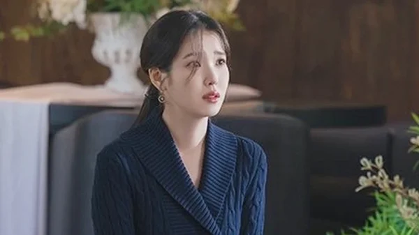 Perfect Crown tập 9: IU quỳ gối cầu xin vì Byeon Woo Seok kenhtingame com thumb perfect crown tap 9 iu quy goi cau xin vi byeon woo seok 5f481778280090327 940w