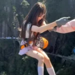 Rùng mình trước khoảnh khắc "cheo leo" giữa vách đá để chụp ảnh sống ảo, nhìn biểu cảm của nữ chính là đủ hiểu đáng sợ đến mức nào kenhtingame com thumb rung minh truoc khoanh khac quot cheo leo quot giua vach da de chup anh song ao nhin bieu cam cua nu chinh la du hieu dang so den muc nao fc241779274239162 940w