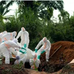 Số người chết trong đợt bùng phát dịch Ebola chủng hiếm tiếp tục tăng mạnh lên 118, người dân căng mình ứng phó dịch lan rộng kenhtingame com thumb so nguoi chet trong dot bung phat dich ebola chung hiem tiep tuc tang manh len 118 nguoi dan cang minh ung pho dich lan rong 83011779199757724 940w
