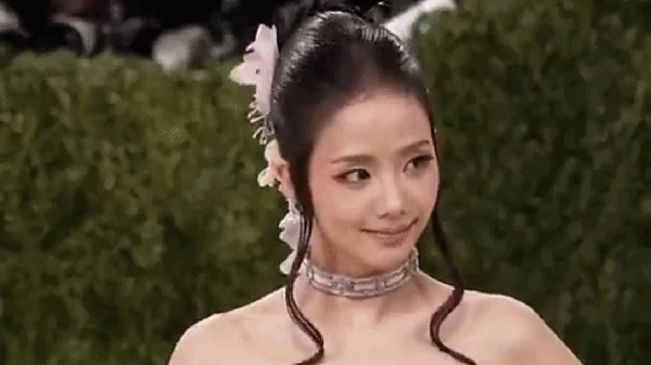 Sốc: Jisoo (BLACKPINK) bị tố lấy cắp quần áo kenhtingame com thumb soc jisoo blackpink bi to lay cap quan ao 1a4d1778044506726 940w