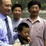 Tổng thống Putin gặp lại “cậu bé” chụp ảnh cùng ở Bắc Kinh 26 năm trước kenhtingame com thumb tong thong putin gap lai cau be chup anh cung o bac kinh 26 nam truoc 8ca71779310279676 940w