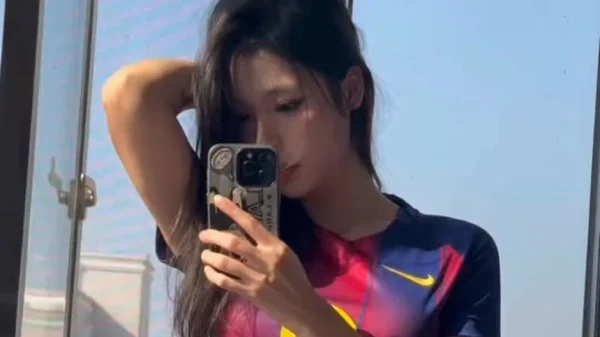 Trình diễn kỹ thuật đá bóng ấn tượng, hot girl xinh đẹp gây "náo loạn" cả MXH kenhtingame com thumb trinh dien k thuat da bong an tuong hot girl xinh dep gay quot nao loan quot ca mxh ce0a1777815492355 940w