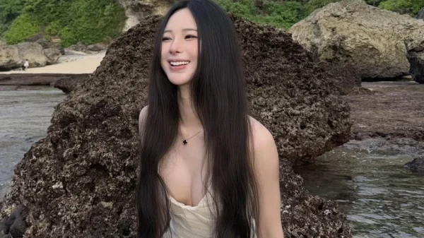 Uyên Ni﻿ hóa "công chúa", xả ảnh du lịch đẹp ngỡ ngàng "gây mê" CĐM kenhtingame com thumb uyen ni hoa quot cong chua quot xa anh du lich dep ngo ngang quot gay me quot cdm 9c8a1779557526665 940w