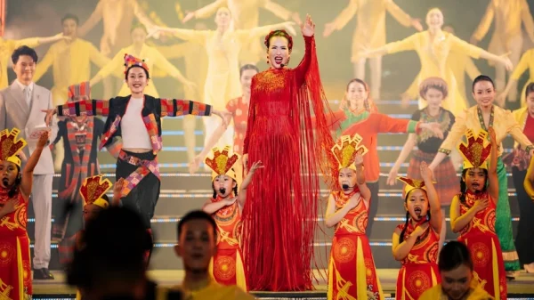 Việt Nam có mẹ 2 con chạy show từ Nam ra Bắc, chương trình quốc gia nào cũng có mặt kenhtingame com thumb viet nam co me 2 con chay show tu nam ra bac chuong trinh quoc gia nao cung co mat 03081779057444425 940w