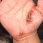 Vừa cắm sạc điện thoại vừa chơi game, cô gái suýt mất mạng kenhtingame com thumb vua cam sac dien thoai vua choi game co gai suyt mat mang 2f061777654644104 940w