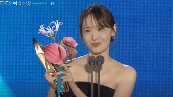 Yoona tại Baeksang: Visual 20 năm bất bại kenhtingame com thumb yoona tai baeksang visual 20 nam bat bai d59c1778278686018 940w