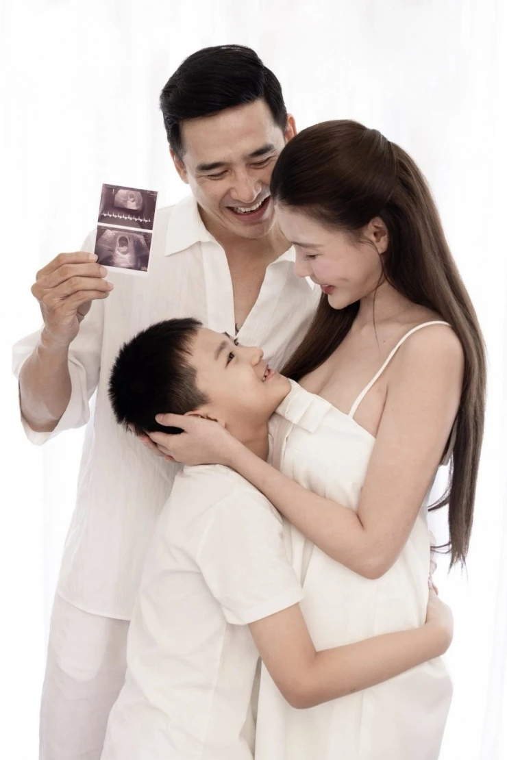 Thúy Diễm mang thai lần 2 sau 10 năm kết hôn với Lương Thế Thành Thúy Diễm mang thai lần 2 sau 10 năm kết hôn với Lương Thế Thành