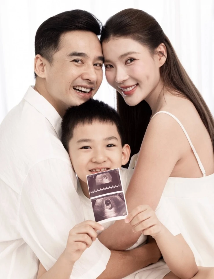 Thúy Diễm mang thai lần 2 sau 10 năm kết hôn với Lương Thế Thành Thúy Diễm mang thai lần 2 sau 10 năm kết hôn với Lương Thế Thành
