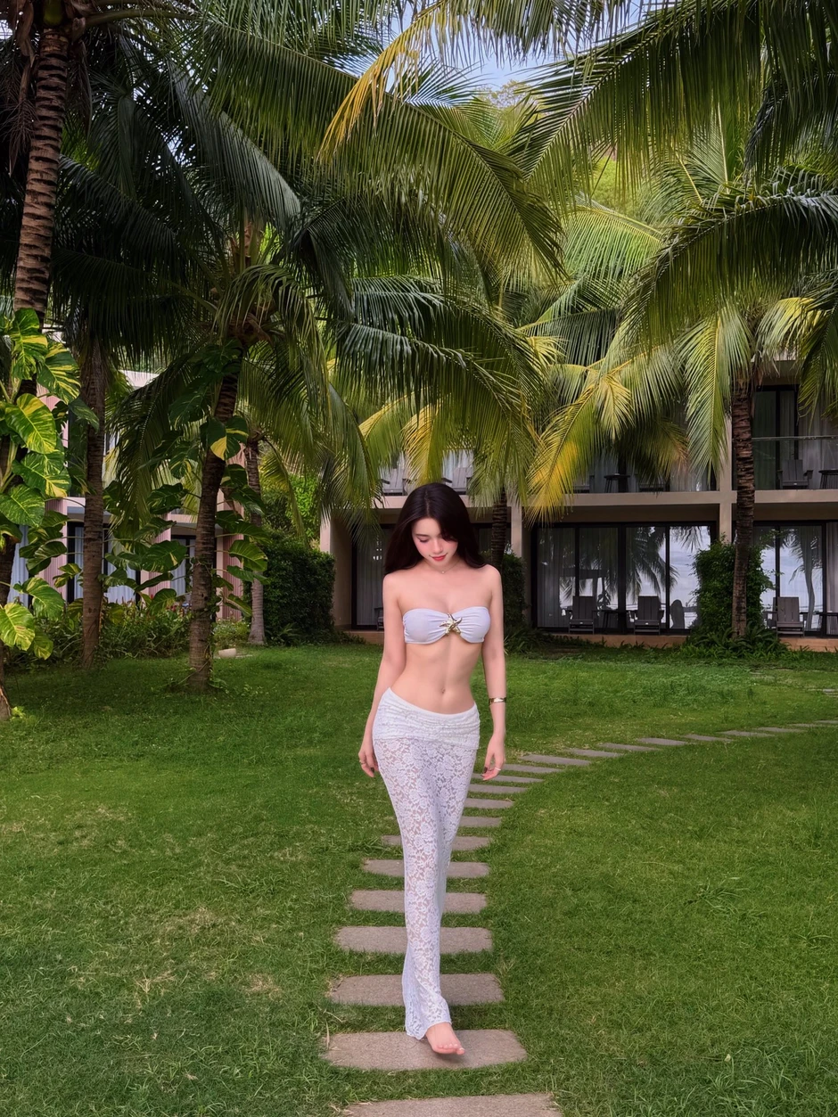 Tránh nóng với bộ ảnh "hạ nhiệt" cực đã mắt của hot girl Sài Thành, chị em nhanh tay "lưu ngay" để tạo dáng đẹp như siêu mẫu Tránh nóng với bộ ảnh "hạ nhiệt" cực đã mắt của hot girl Sài Thành, chị em nhanh tay "lưu ngay" để tạo dáng đẹp như siêu mẫu