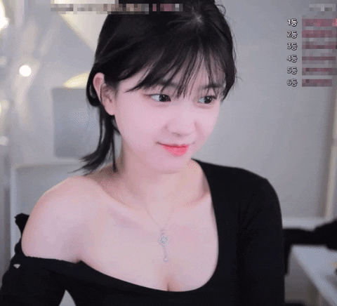 Tự chỉnh sửa trang phục trên sóng, nữ streamer "vô tình" cắt nhầm dây áo ngực, bị chỉ trích chiêu trò Tự chỉnh sửa trang phục trên sóng, nữ streamer "vô tình" cắt nhầm dây áo ngực, bị chỉ trích chiêu trò