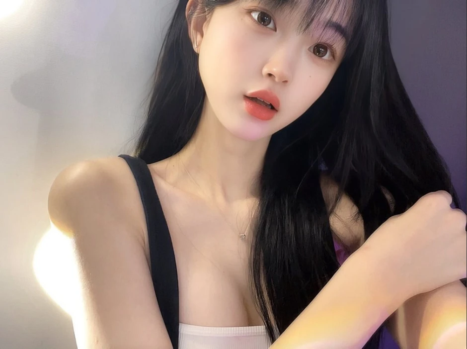 Tự chỉnh sửa trang phục trên sóng, nữ streamer "vô tình" cắt nhầm dây áo ngực, bị chỉ trích chiêu trò Tự chỉnh sửa trang phục trên sóng, nữ streamer "vô tình" cắt nhầm dây áo ngực, bị chỉ trích chiêu trò