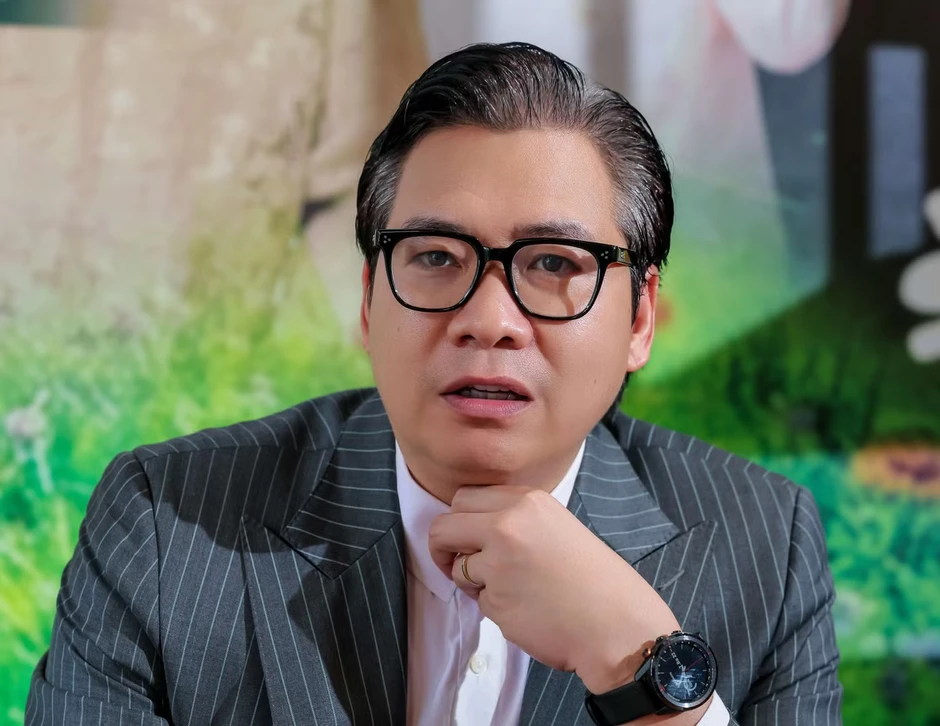 Tuấn Hưng dừng show ở ban công nhà riêng Tuấn Hưng dừng show ở ban công nhà riêng