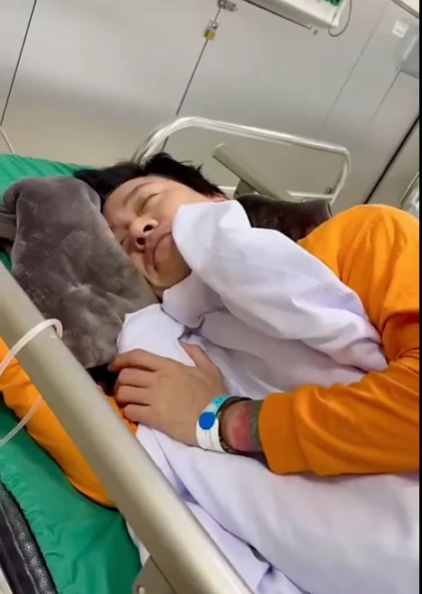 Tuấn Hưng nhập viện
