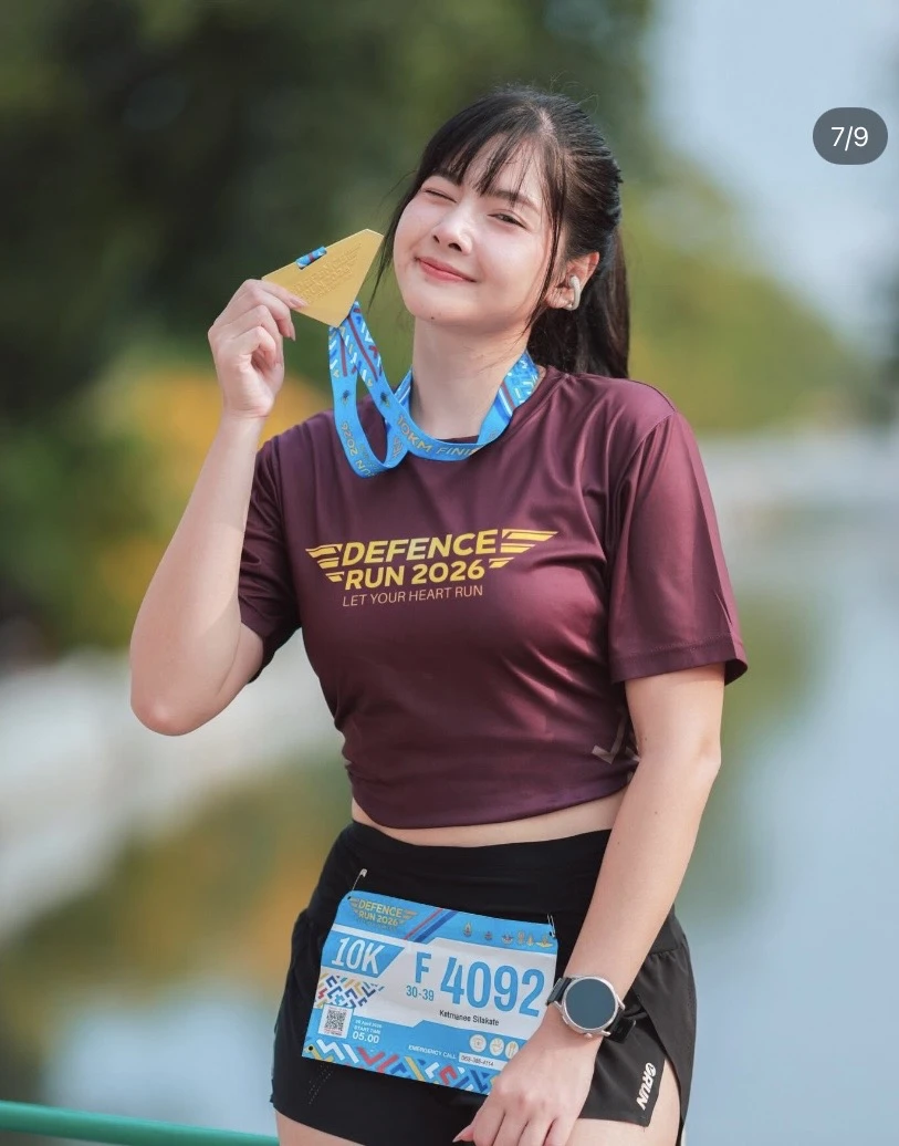 Tưởng chỉ là hot girl đường chạy, ai dè vào trang cá nhân mới ngỡ ngàng