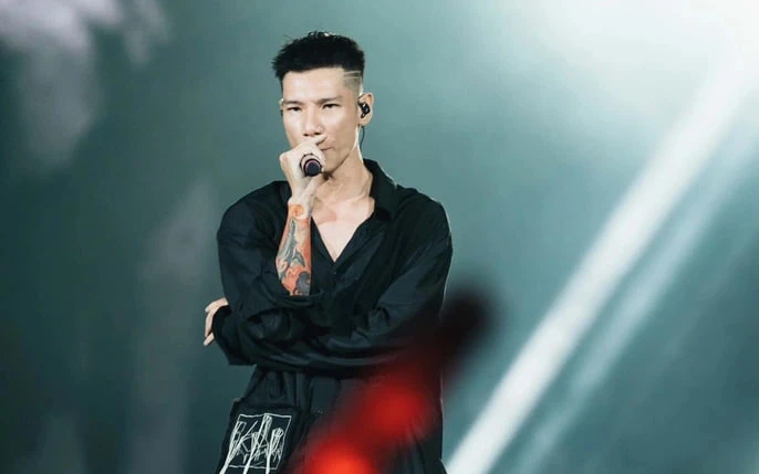 Tương tác bất ngờ giữa G-DRAGON và "anh Long Việt Nam", dân tình lại nhớ Vụ Nổ Lớn Tương tác bất ngờ giữa G-DRAGON và "anh Long Việt Nam", dân tình lại nhớ Vụ Nổ Lớn